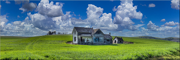 1689 Rustic Living